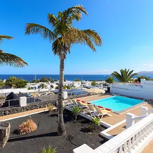 https://villa-del-puerto-puerto-calero.in-canary-islands.com